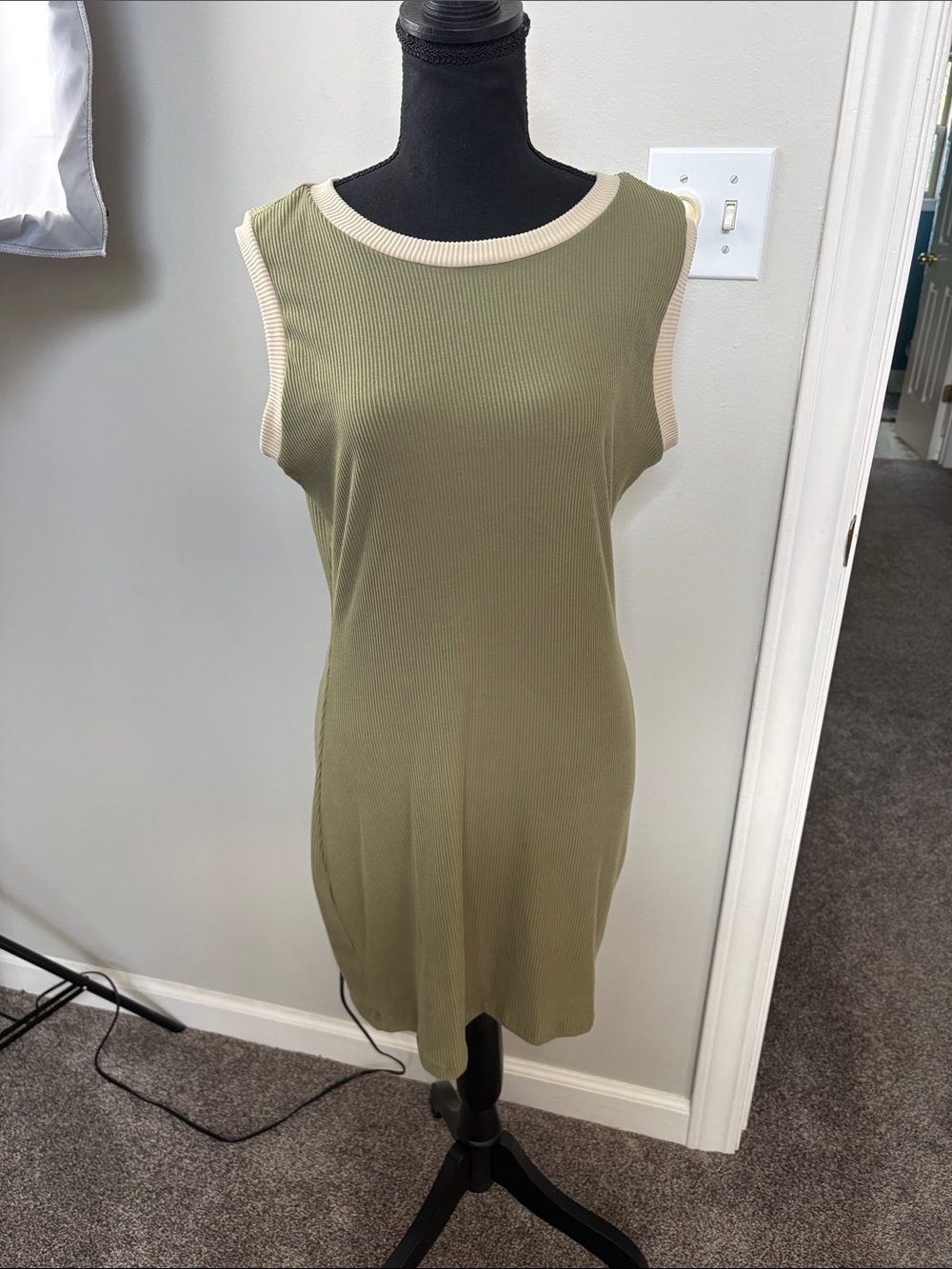SHEIN Olive Green Sleeveless Soft Ribbed Midi Dress with Cream Trim